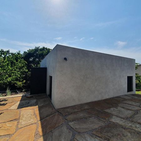 Dekani House Gヴィラ エクステリア 写真